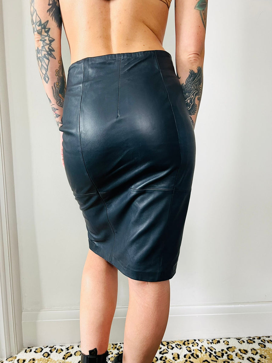 NAVY ZIP SKIRT