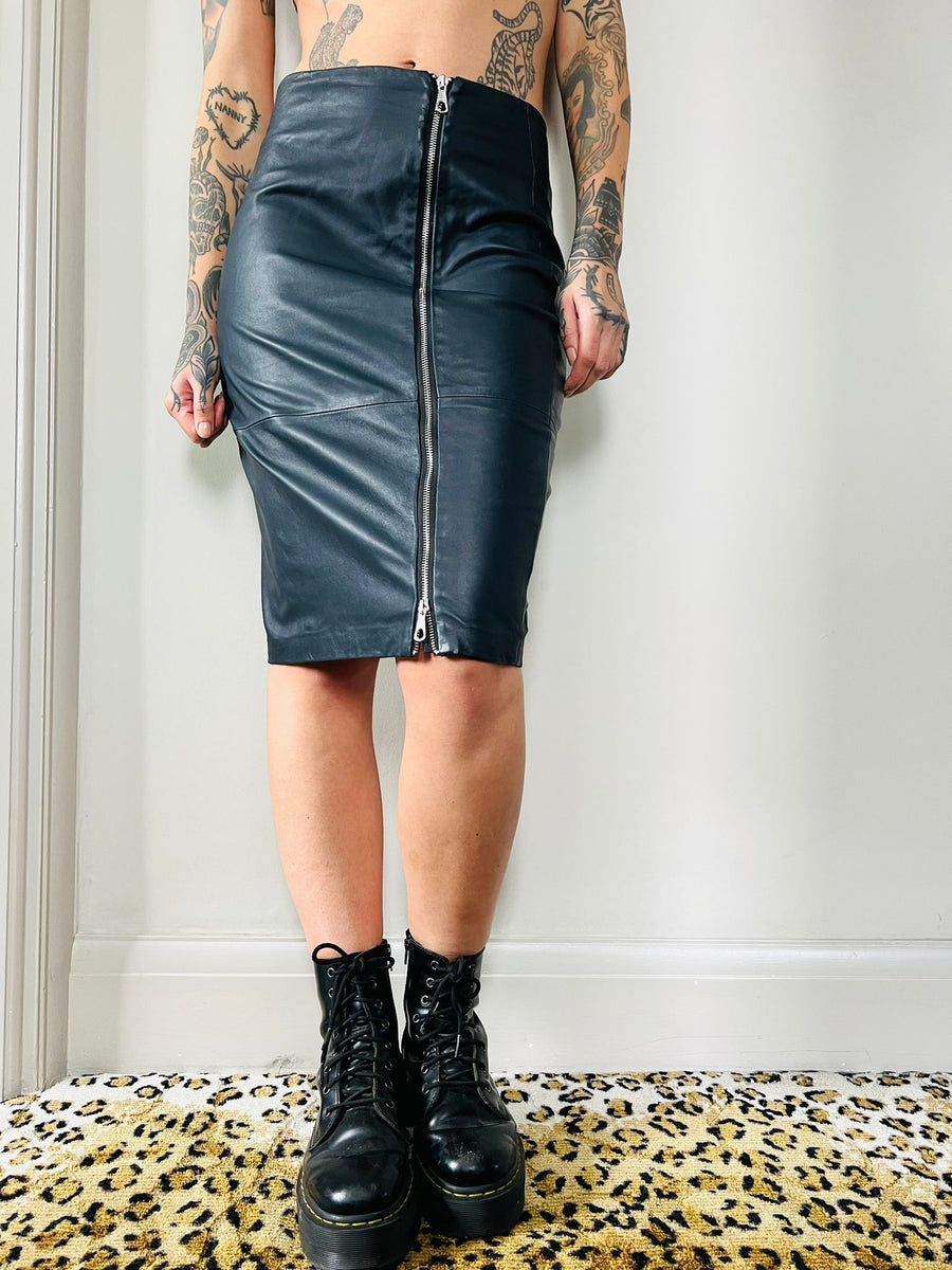 NAVY ZIP SKIRT